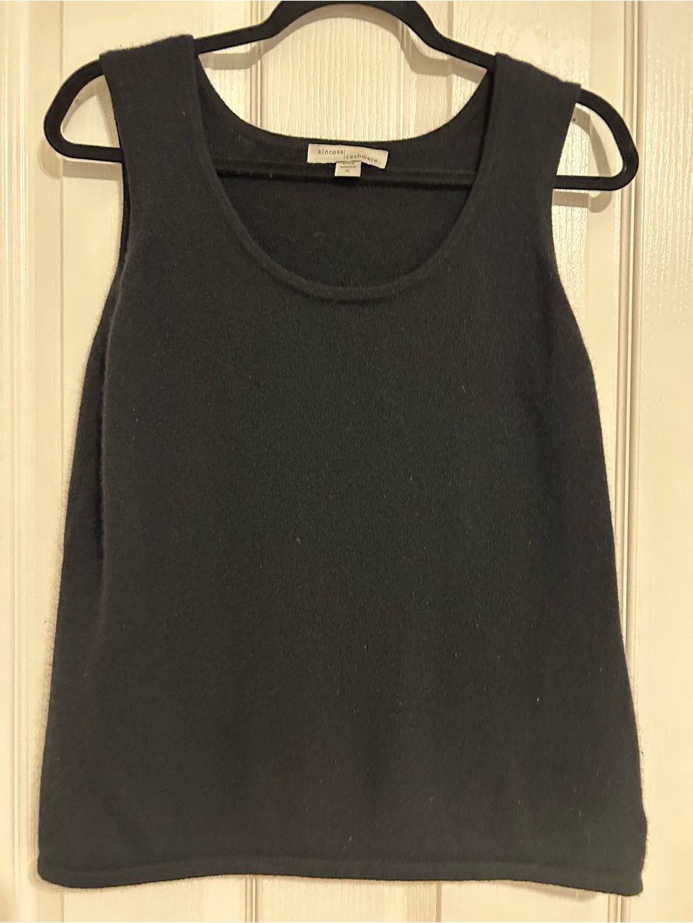 Kinross Cashmere Black Sleeveless Scoop Neck Tank Top